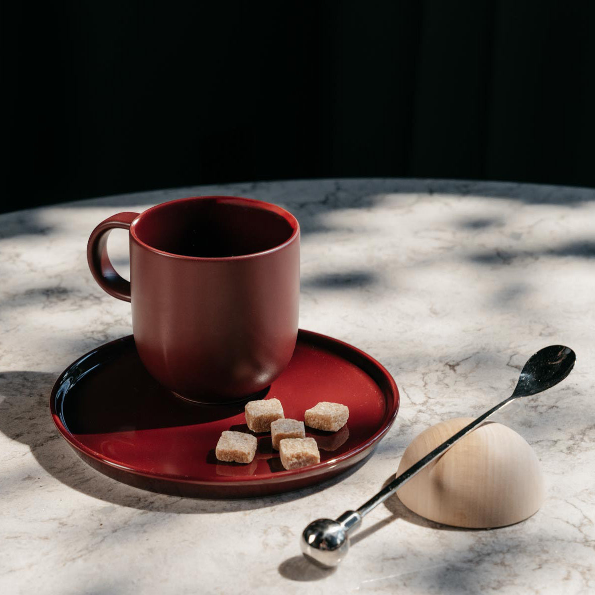 Nuppu bread plate, 17,5 cm, burgundy