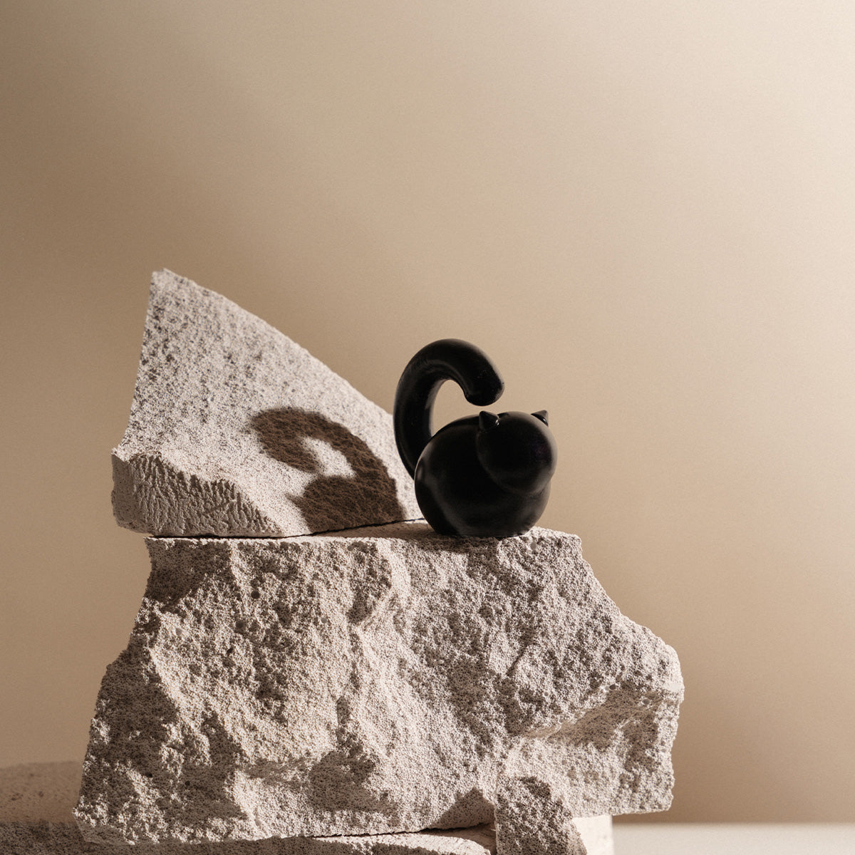 Cat sculpture, black